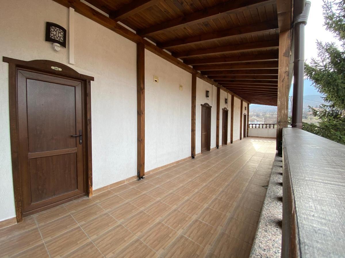 Семеен Хотел Конака Asenovgrad Exterior foto